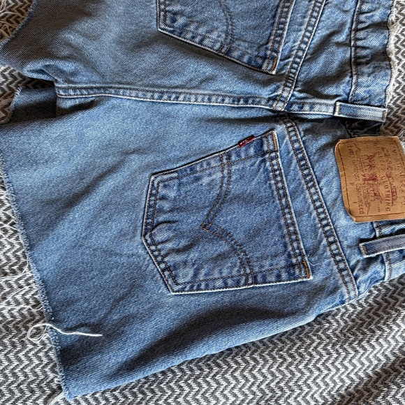 Vintage 90s Levi’s zipper fly cutoff shorts 28” waist - Picture 4 of 9